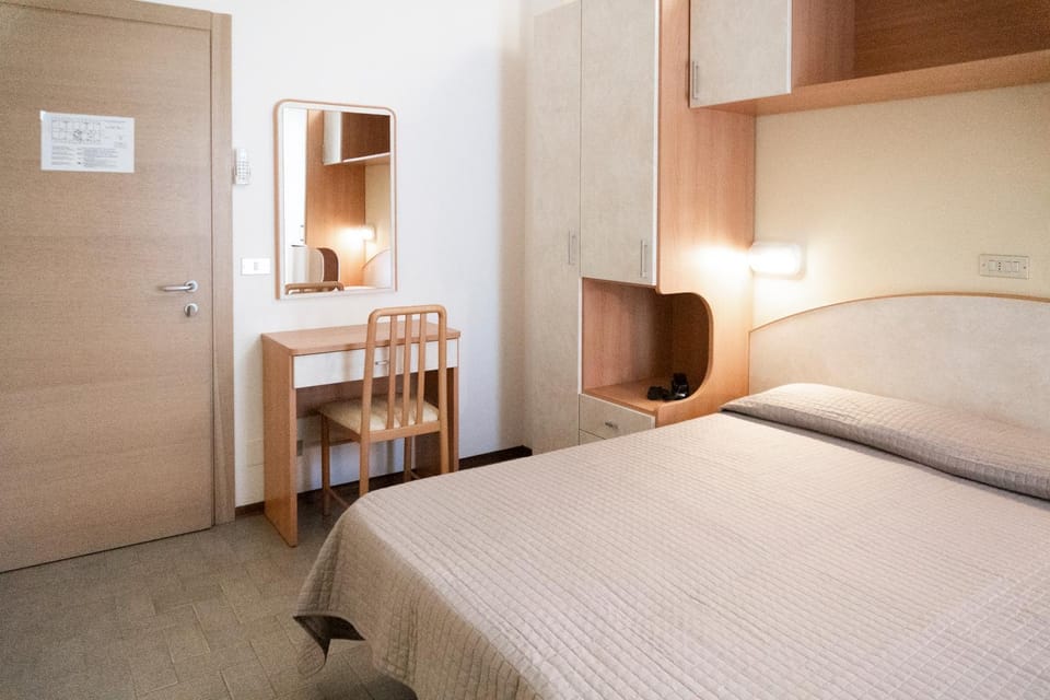 Bed, Photo of the whole room, Bedroom, hair dresser, wardrobe