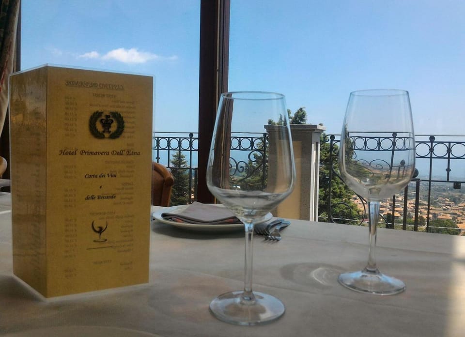 Dining area, City view, Sea view, Drinks