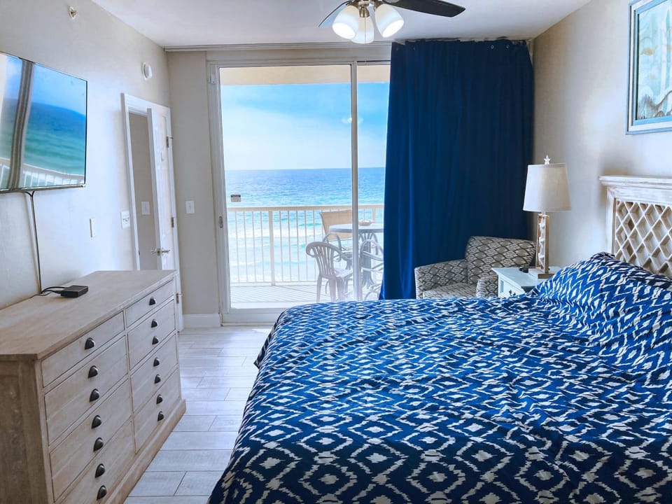 Bed, TV and multimedia, Beach, Bedroom, Sea view, hair dresser