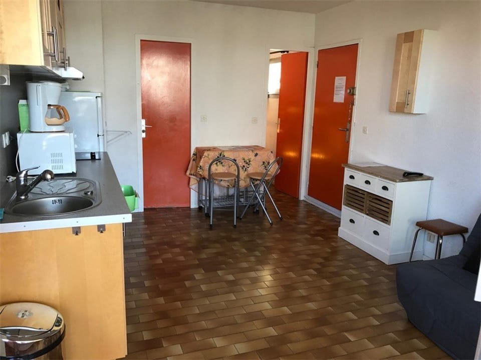 Appartement T2 Cabine 6 pers en bord de mer, parking privé, proche commerces et plage - Leucate - FR-1-81-49 Cabin in Leucate