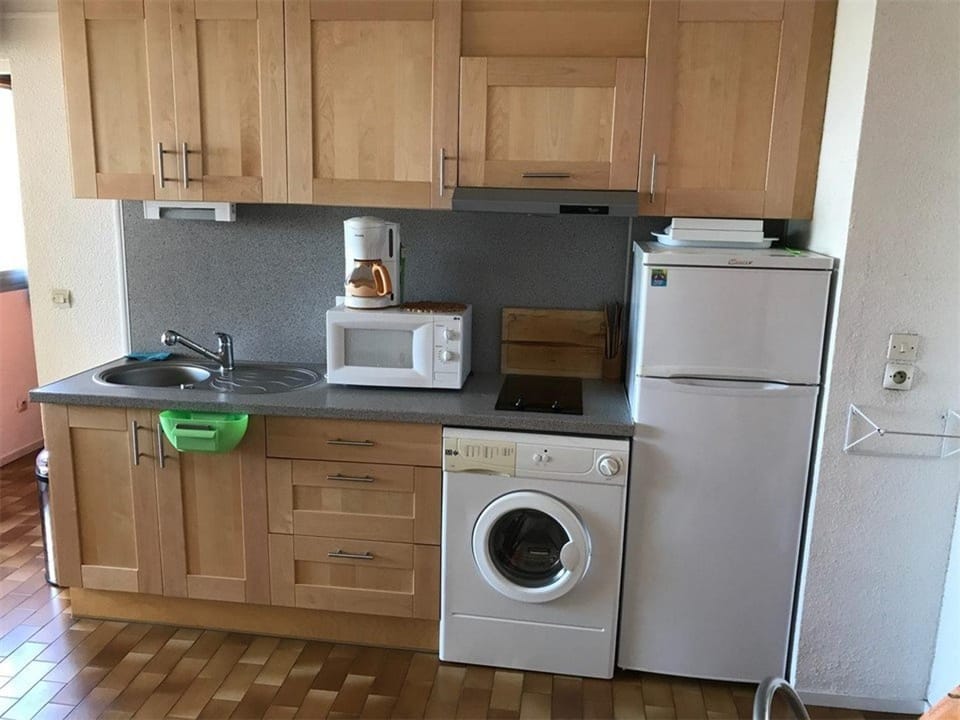 Appartement T2 Cabine 6 pers en bord de mer, parking privé, proche commerces et plage - Leucate - FR-1-81-49 Cabin in Leucate
