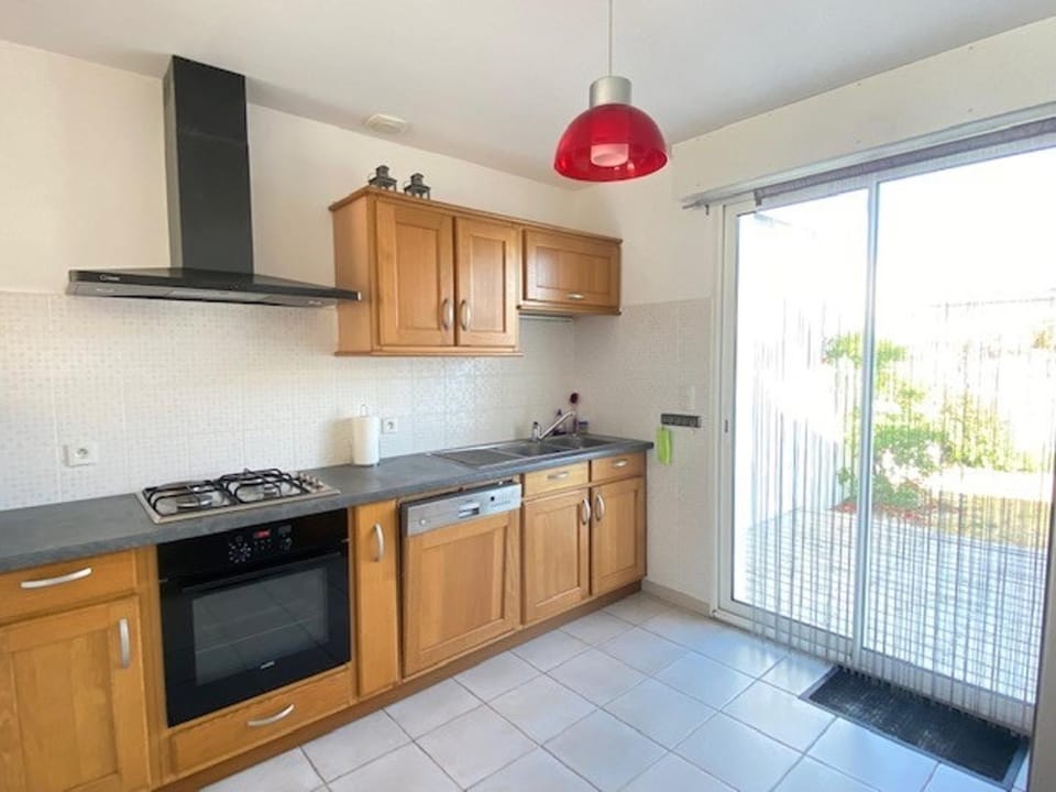 Maison rénovée, jardin clos, à 300m de la mer - 6 couchages, WiFi, animaux admis - FR-1-231-205 House in Pays de la Loire