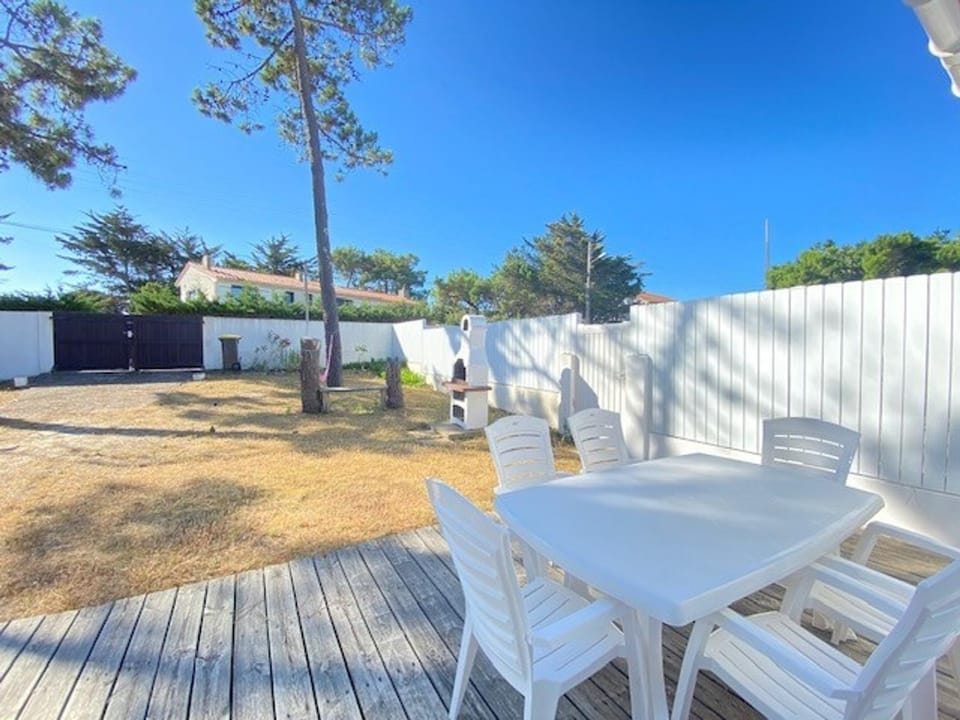 Maison rénovée, jardin clos, à 300m de la mer - 6 couchages, WiFi, animaux admis - FR-1-231-205 House in Pays de la Loire