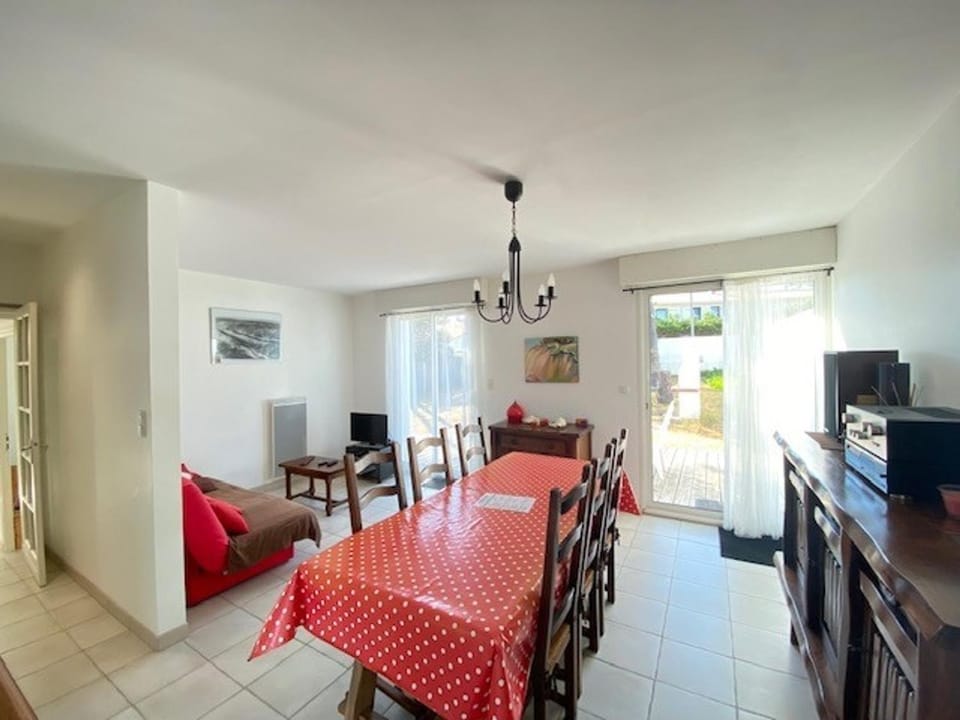 Maison rénovée, jardin clos, à 300m de la mer - 6 couchages, WiFi, animaux admis - FR-1-231-205 House in Pays de la Loire