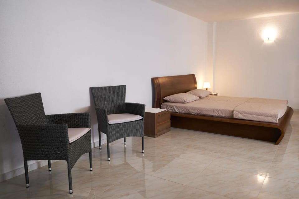Bed, Living room, Bedroom