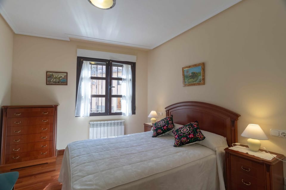 Bed, Photo of the whole room