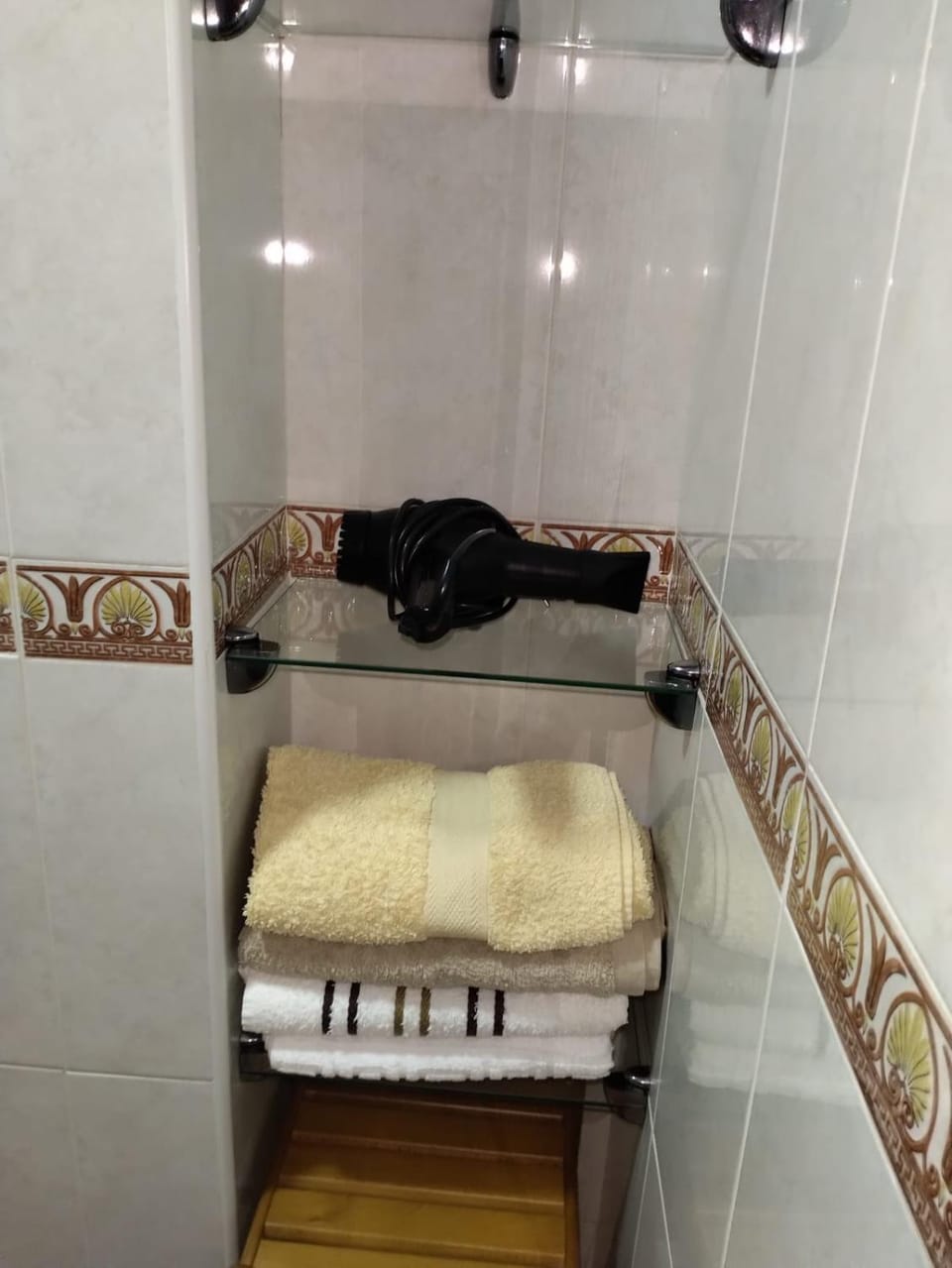 Bathroom, towels