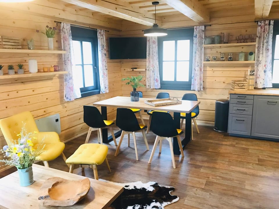Kitchen or kitchenette, Living room, Photo of the whole room, Dining area