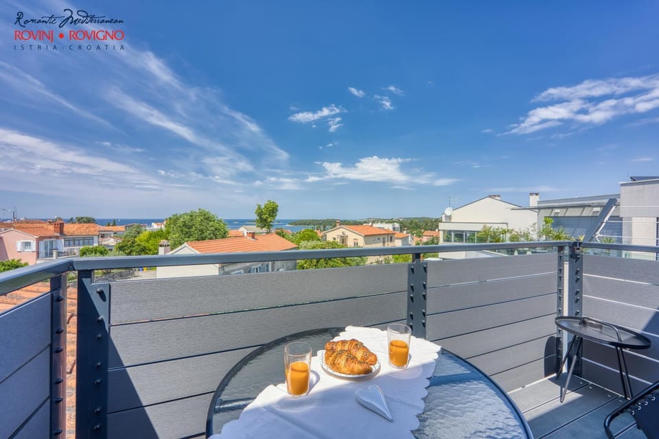 Day, View (from property/room), Balcony/Terrace, Dining area, City view, Sea view, Breakfast