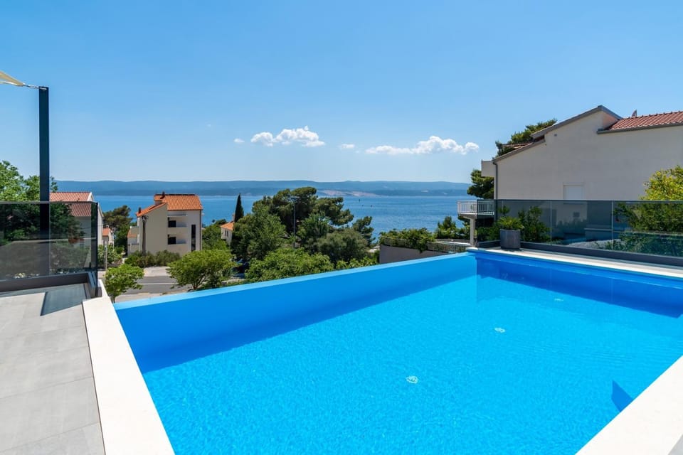 Property building, Balcony/Terrace, Sea view, Swimming pool