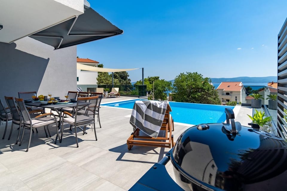 Property building, BBQ facilities, Balcony/Terrace, Dining area, Sea view, Swimming pool