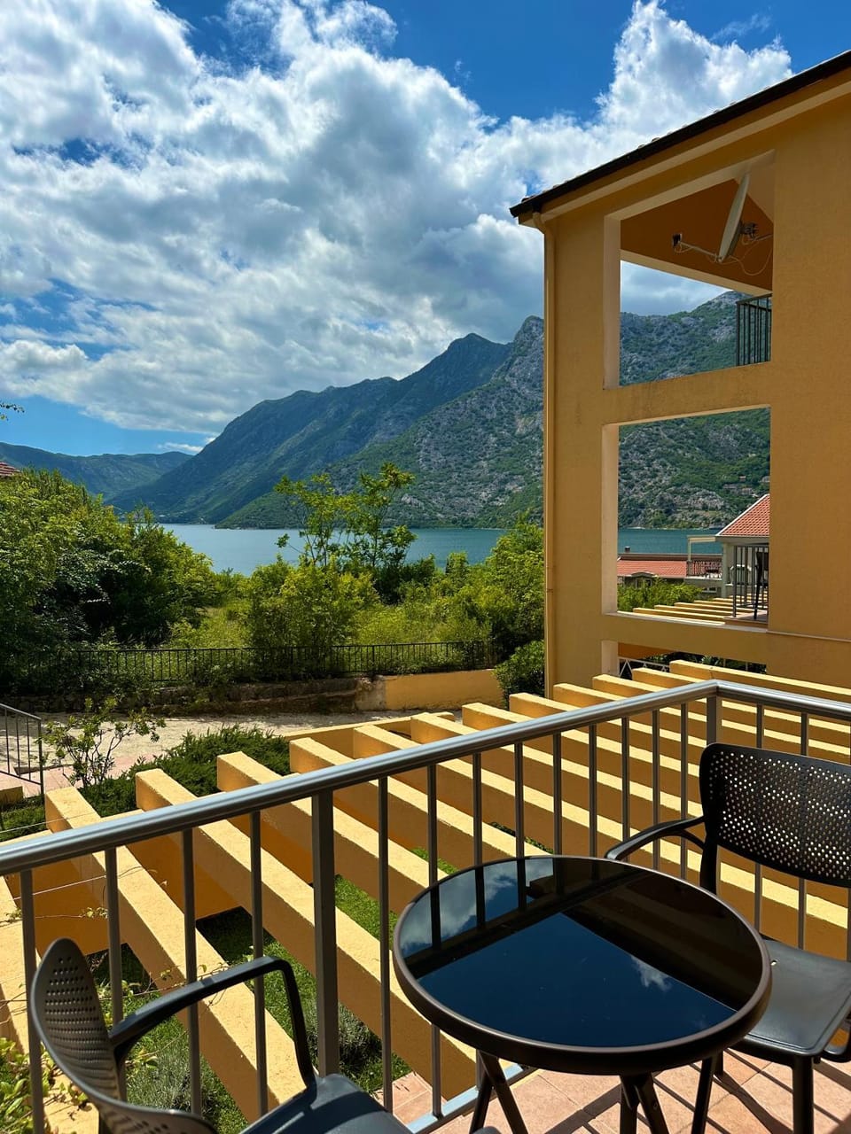 Balcony/Terrace, Mountain view