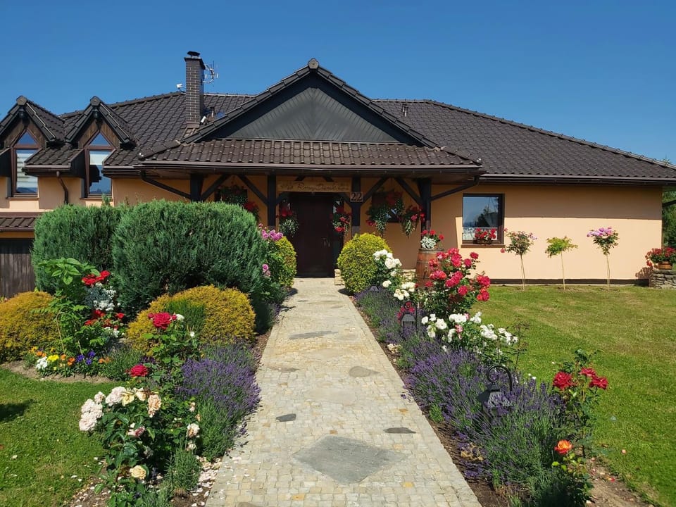 Różany Dworek Vacation rental in Lower Silesian Voivodeship