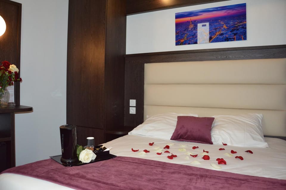 Bed, Coffee/tea facilities, Photo of the whole room, Bedroom, Inner courtyard view