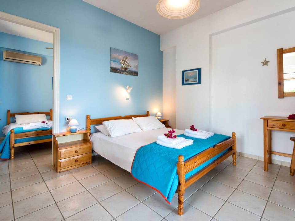 Bed, Photo of the whole room, Decorative detail, Bedroom