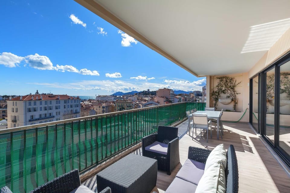 Patio, Patio, Summer, View (from property/room), View (from property/room), Balcony/Terrace, Balcony/Terrace, Seating area, Dining area, Sea view, Sea view, Seasons, group of guests, group of guests, Family, Family