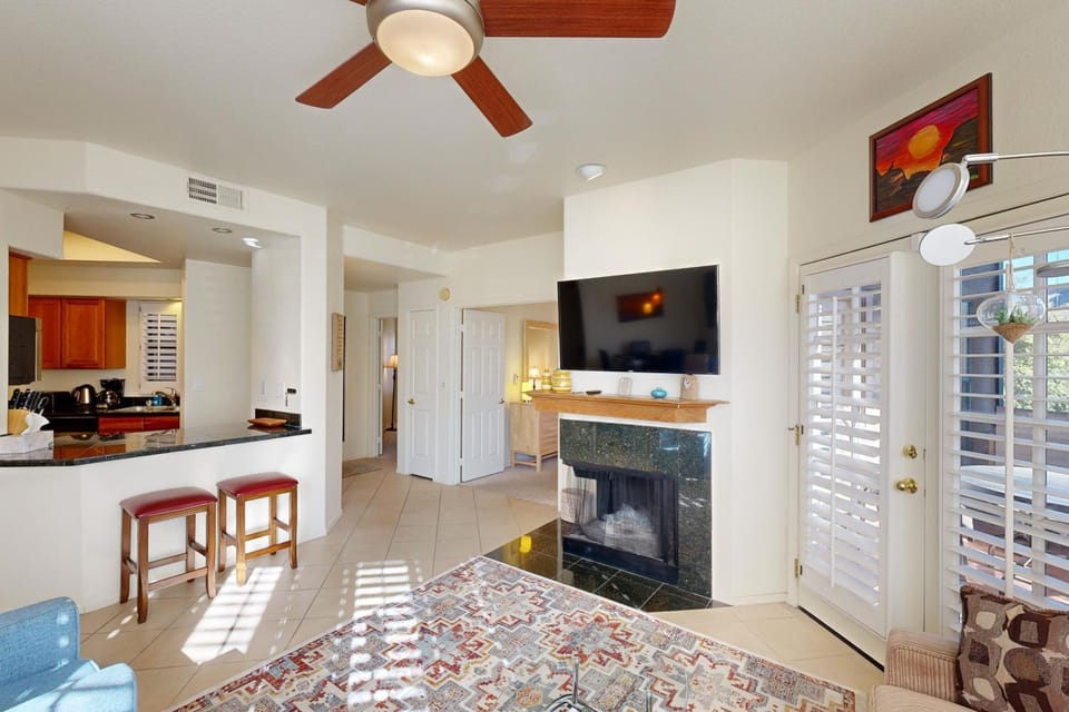 Ventana Canyon Retreat House in Catalina Foothills