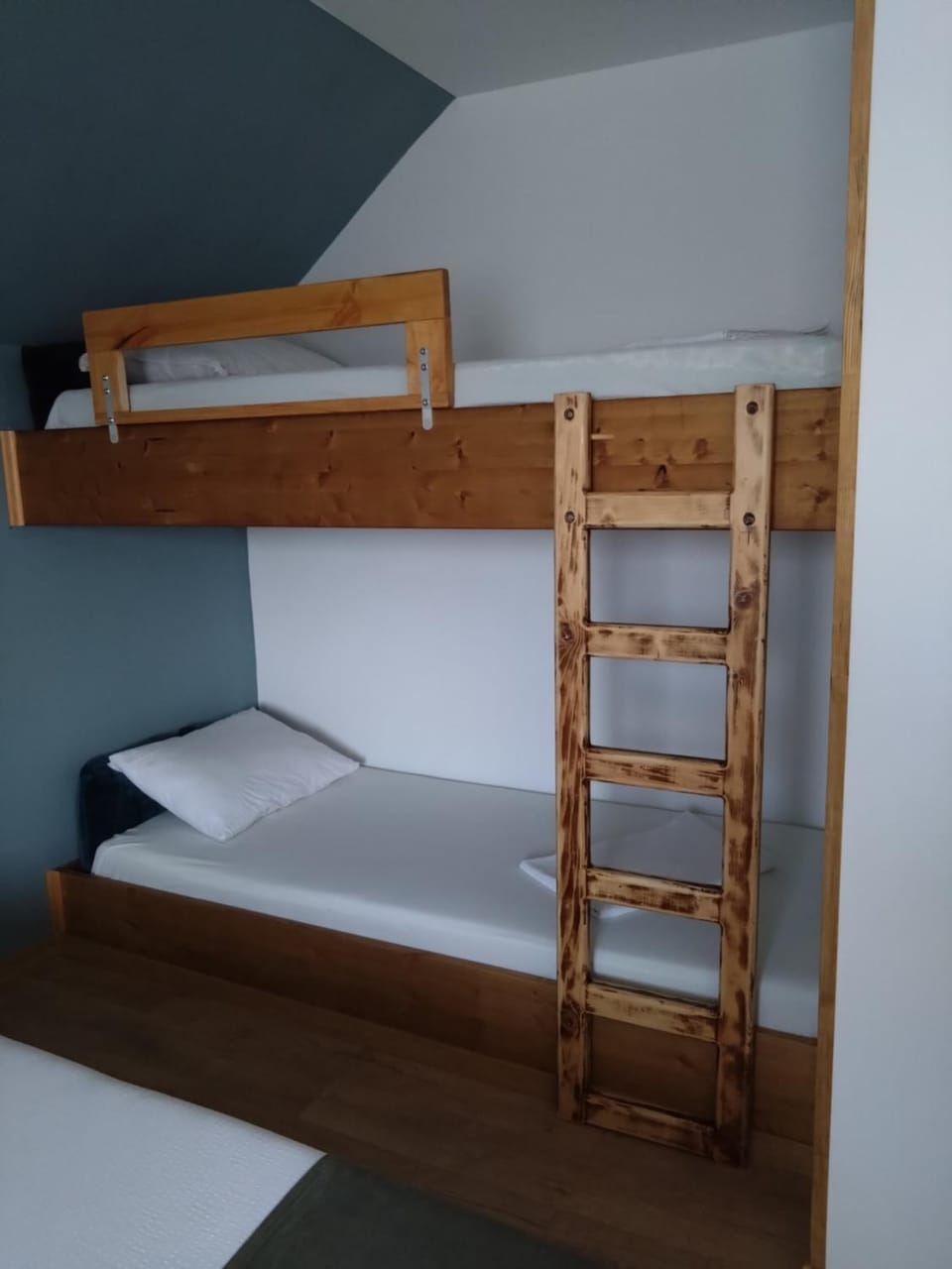 Bedroom, bunk bed