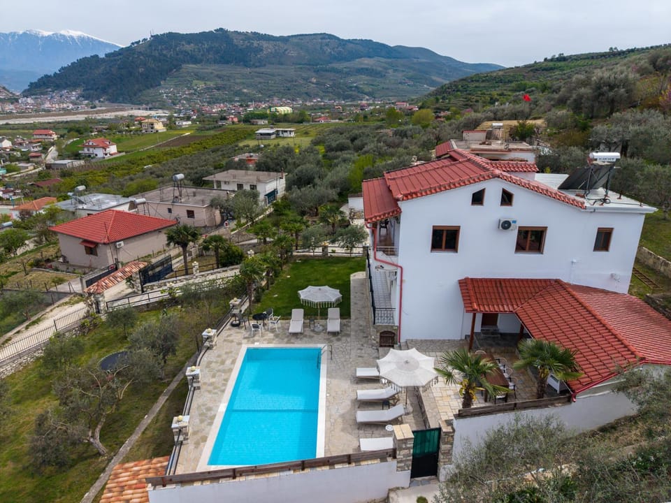 Property building, Nearby landmark, Day, Natural landscape, Bird's eye view, Mountain view, Pool view, Swimming pool, sunbed