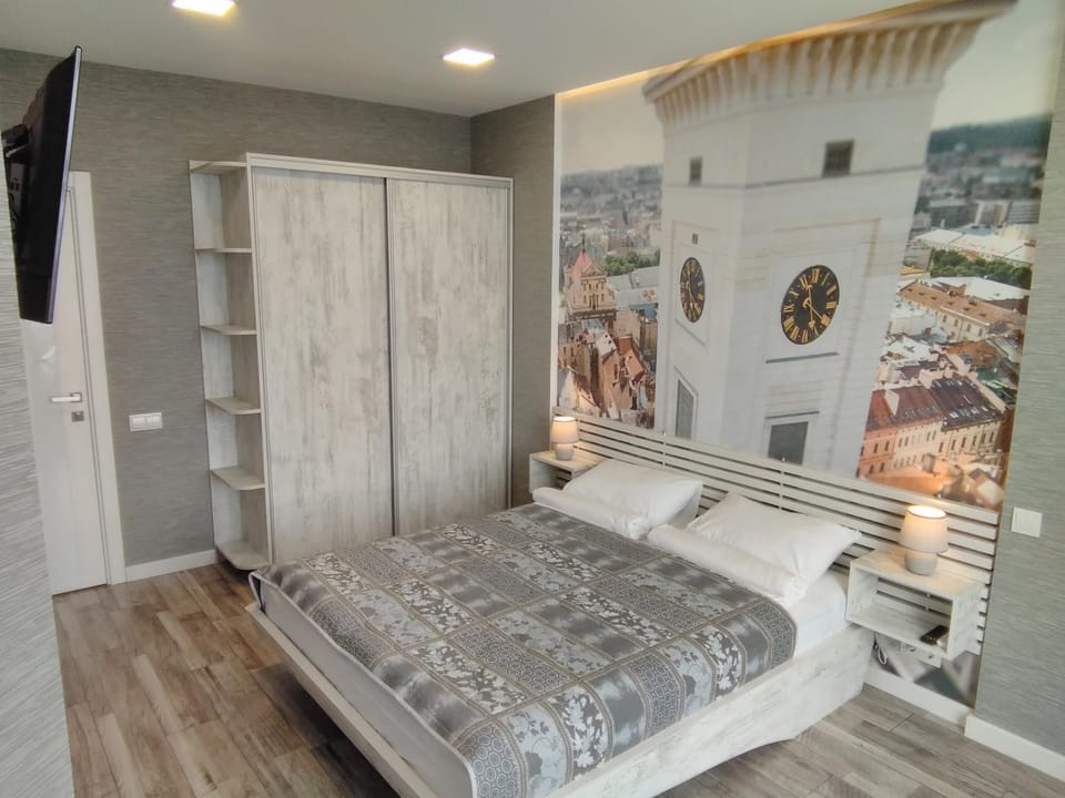 Bed, TV and multimedia, Photo of the whole room, Decorative detail, Seating area, Bedroom