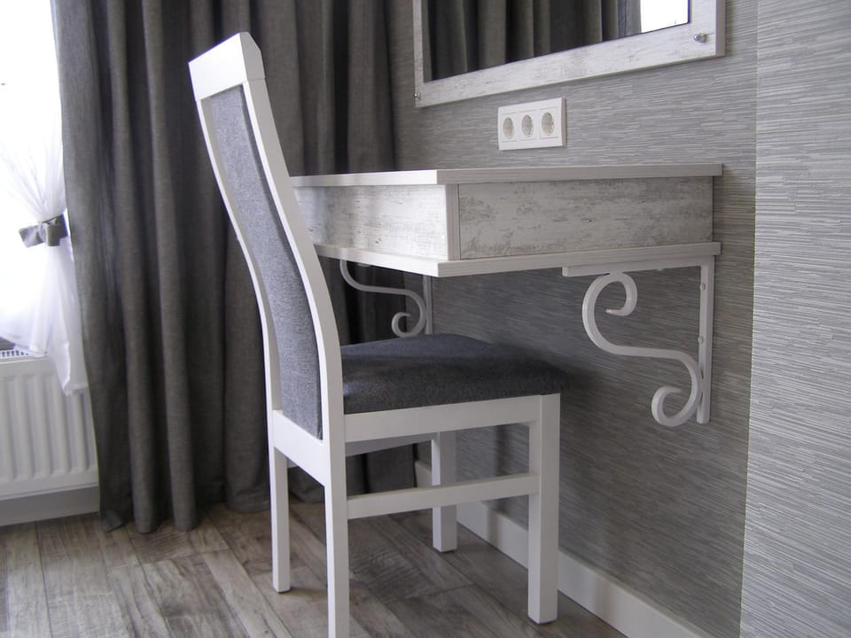 Photo of the whole room, Decorative detail, Seating area