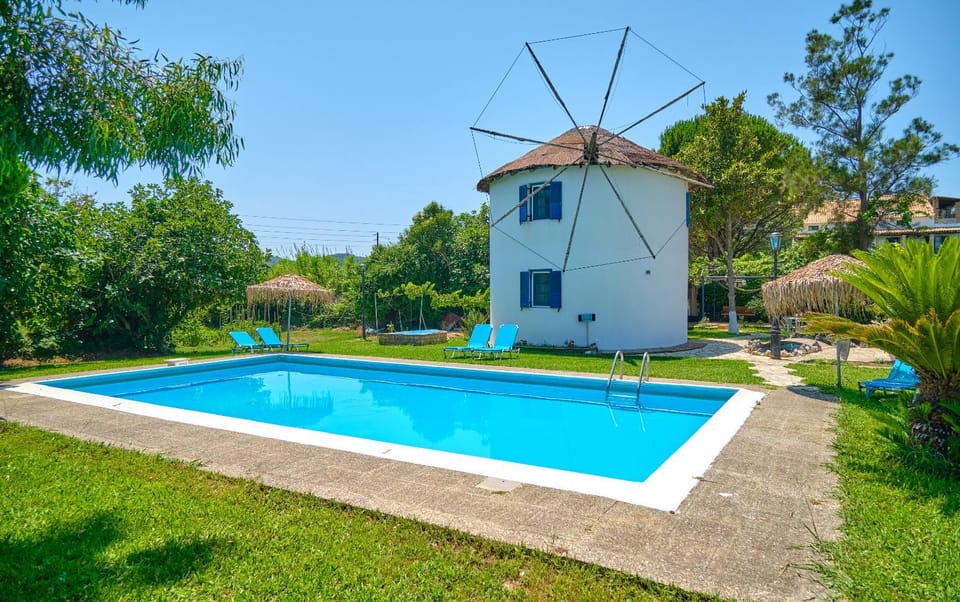 Property building, Natural landscape, Garden, Swimming pool, sunbed