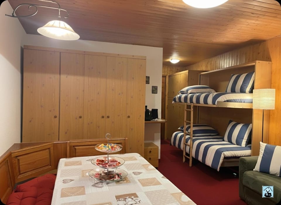 Bed, Living room, Photo of the whole room