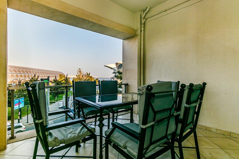 Facade/entrance, Balcony/Terrace, Dining area
