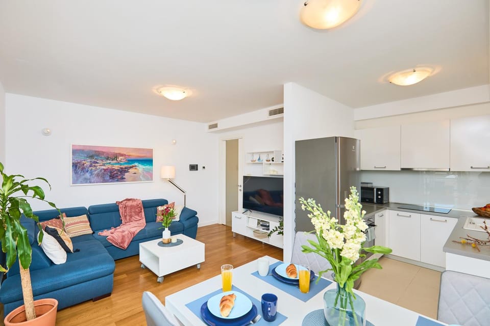 Living room, Dining area, kitchen