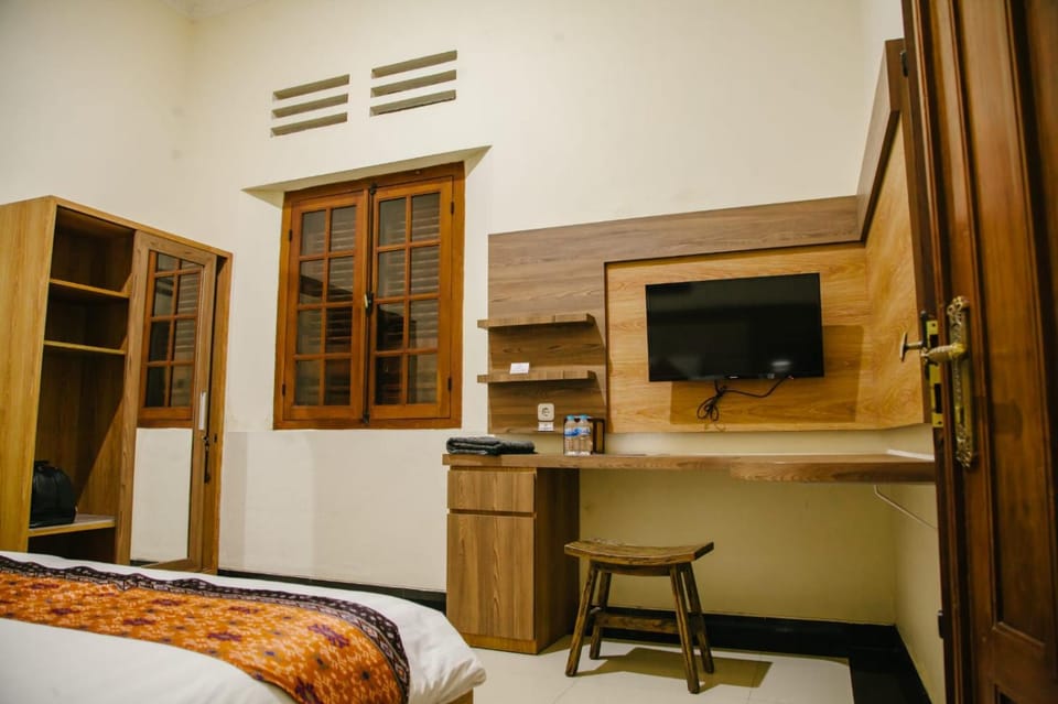 Bed, TV and multimedia, Photo of the whole room, Bedroom, wardrobe