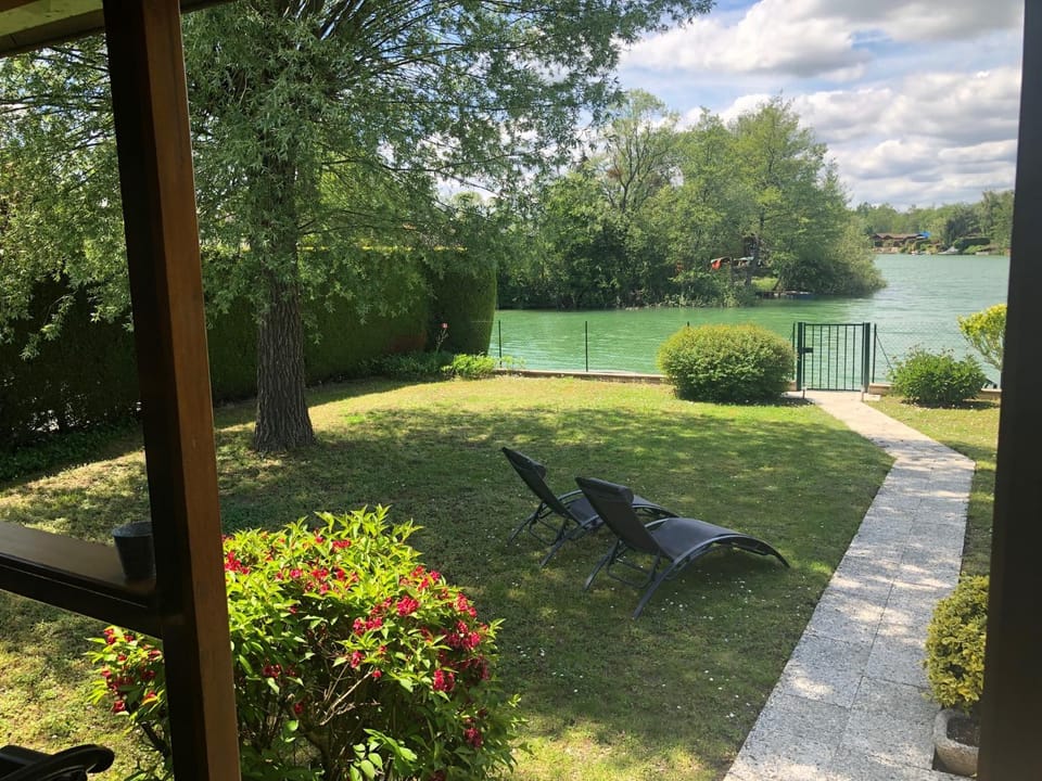 Le Chalet du Lac - Domaine de la Goujonne Chalet in Île-de-France