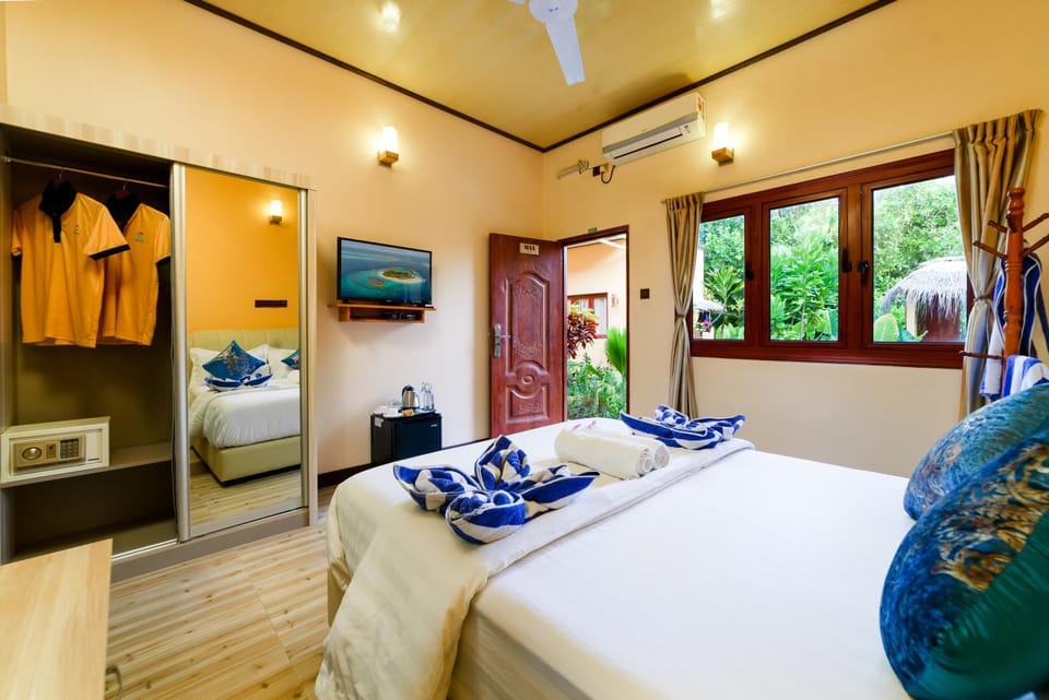 Facade/entrance, Day, Garden, TV and multimedia, Coffee/tea facilities, Other, Decorative detail, Bedroom, Garden view, Area and facilities, Time of day