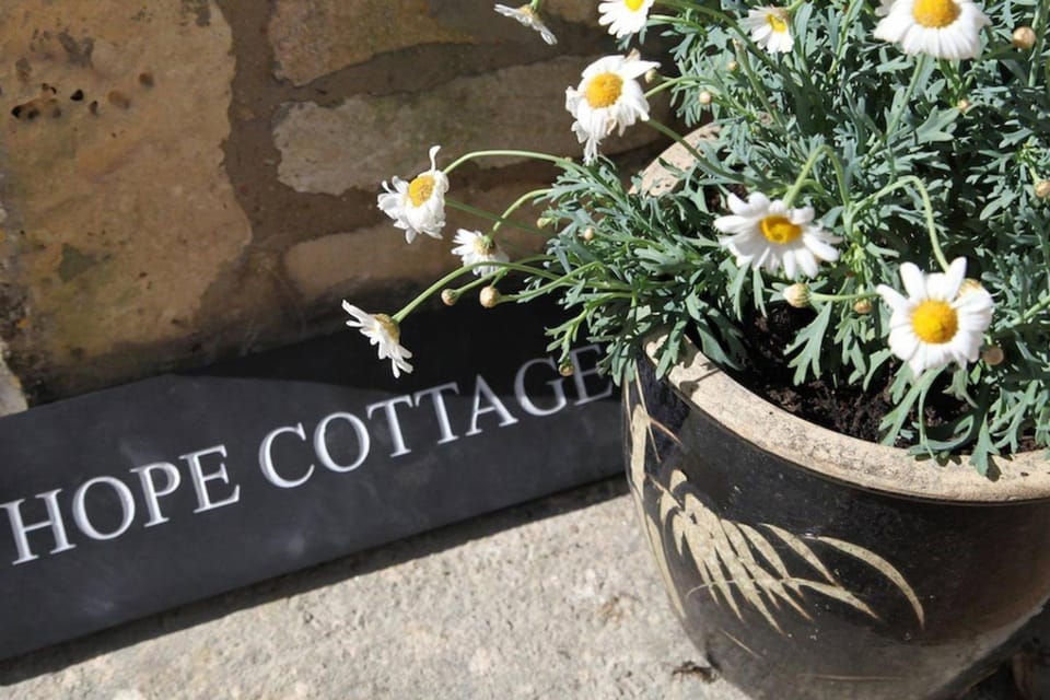 Hope Cottage House in Stroud District