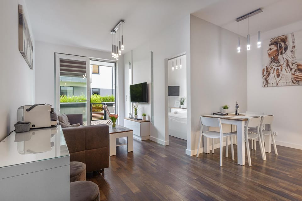 TV and multimedia, Kitchen or kitchenette, Living room, Seating area, Dining area
