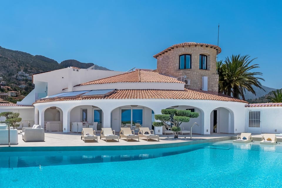 Property building, On site, Area and facilities, Swimming pool