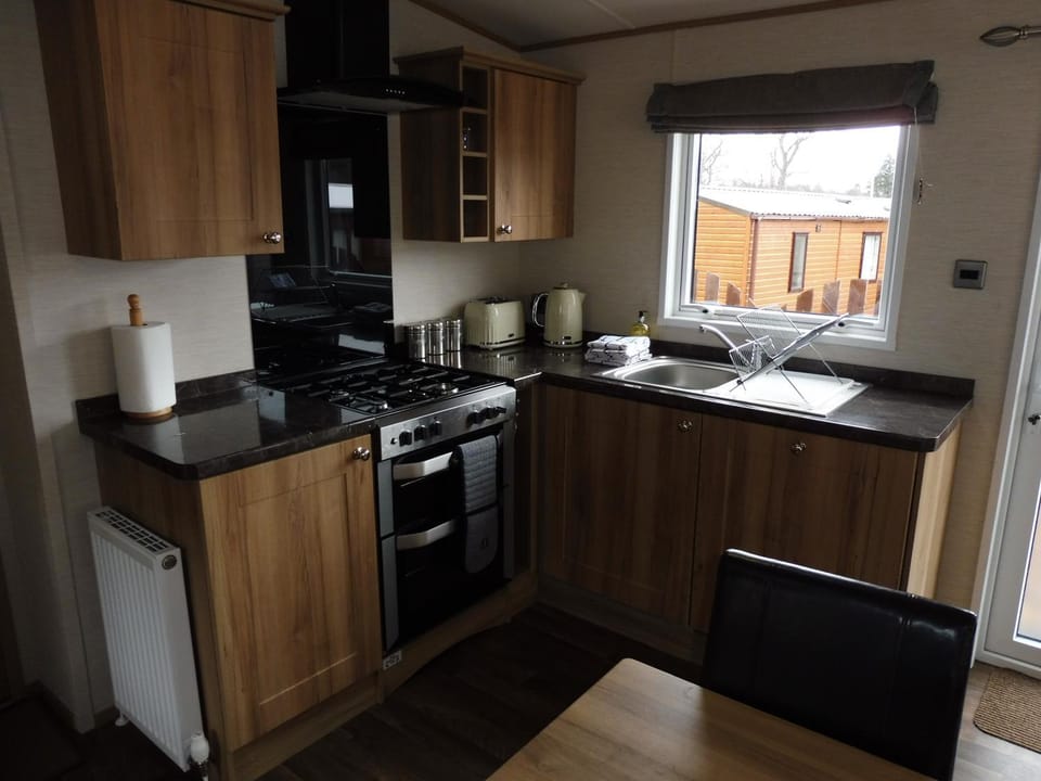 Kitchen or kitchenette, Communal kitchen