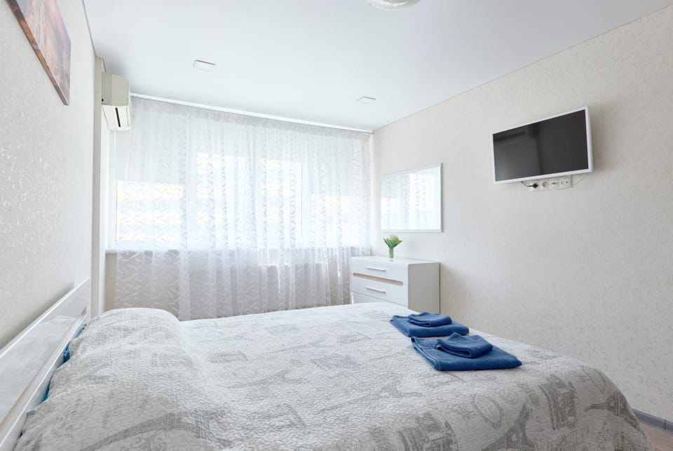 Communal lounge/ TV room, Bed, TV and multimedia, Photo of the whole room, Bedroom