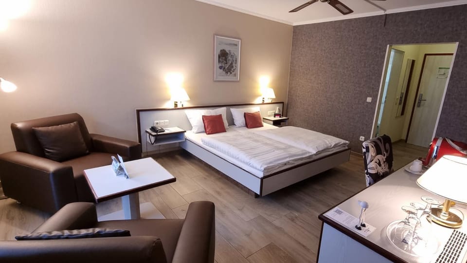 Photo of the whole room, Bedroom