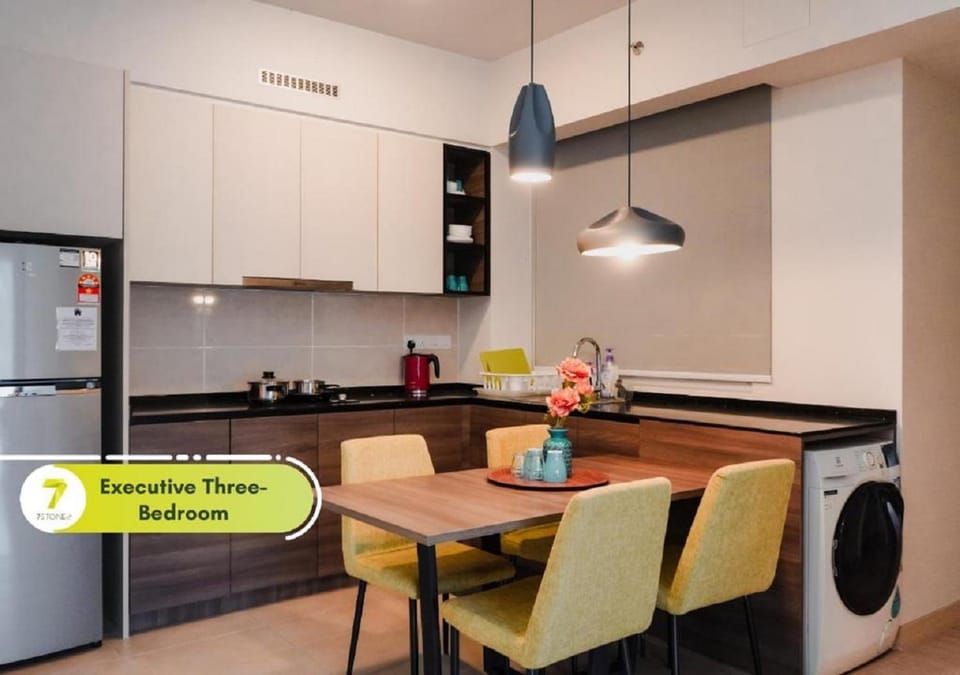 Kitchen or kitchenette, Dining area, kitchen
