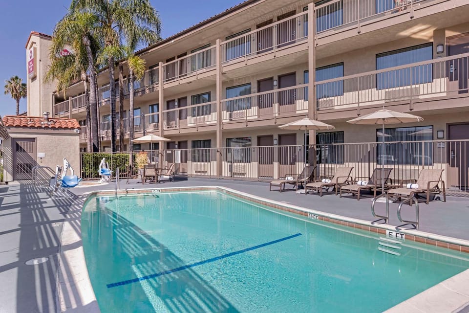 Pool view, Swimming pool