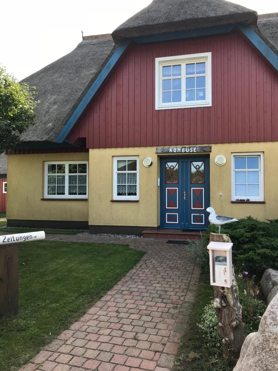 Facade/entrance