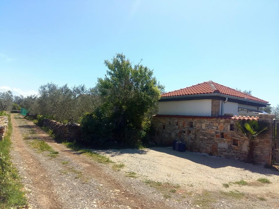 Facade/entrance, Area and facilities