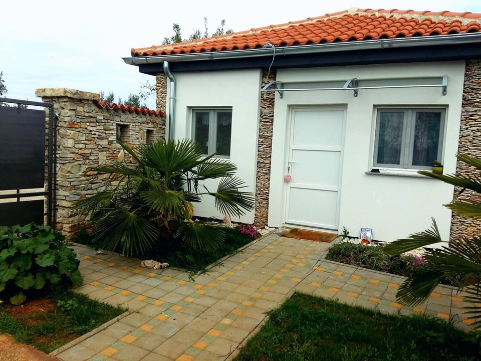 Property building, Area and facilities