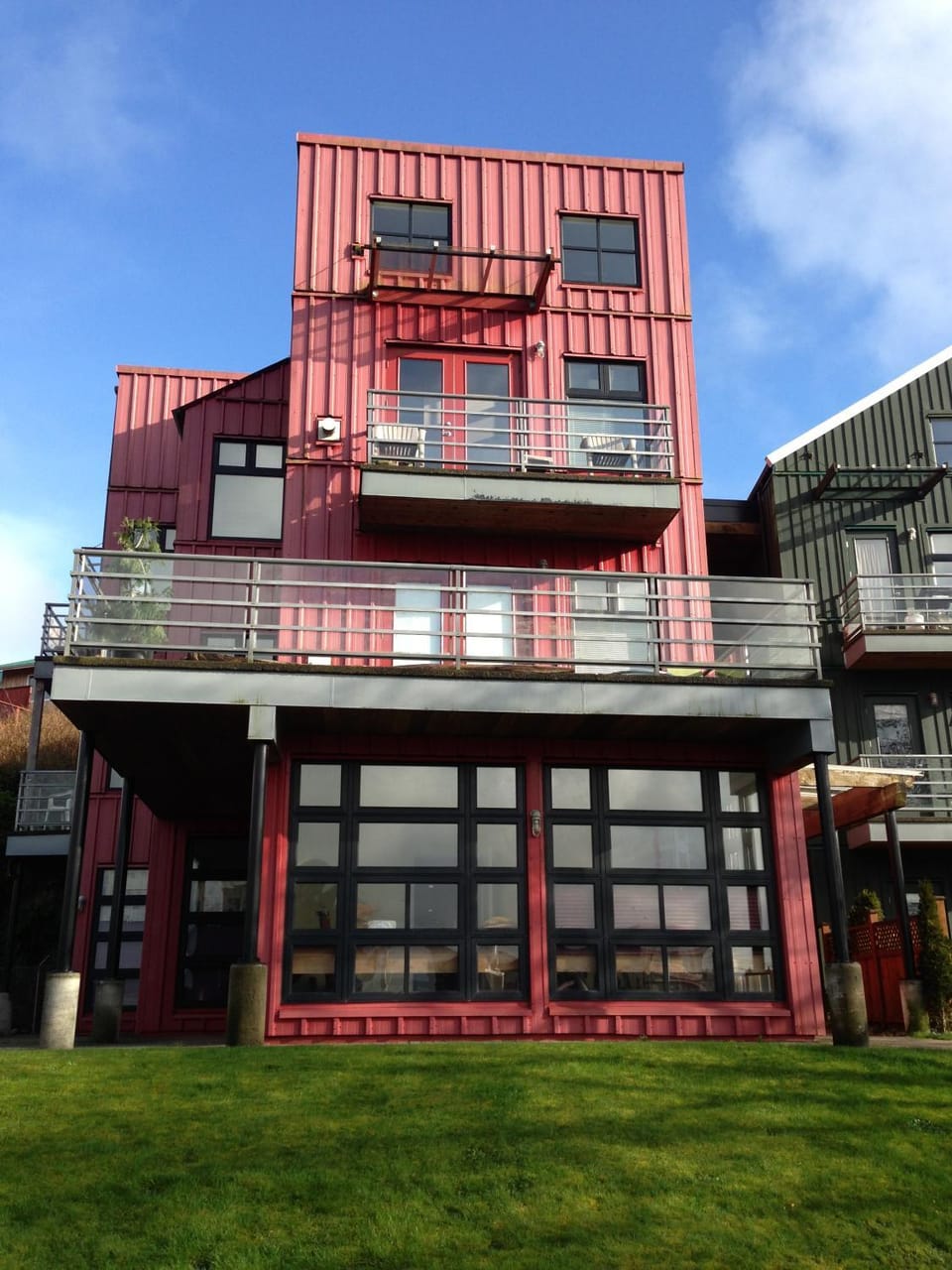 Facade/entrance