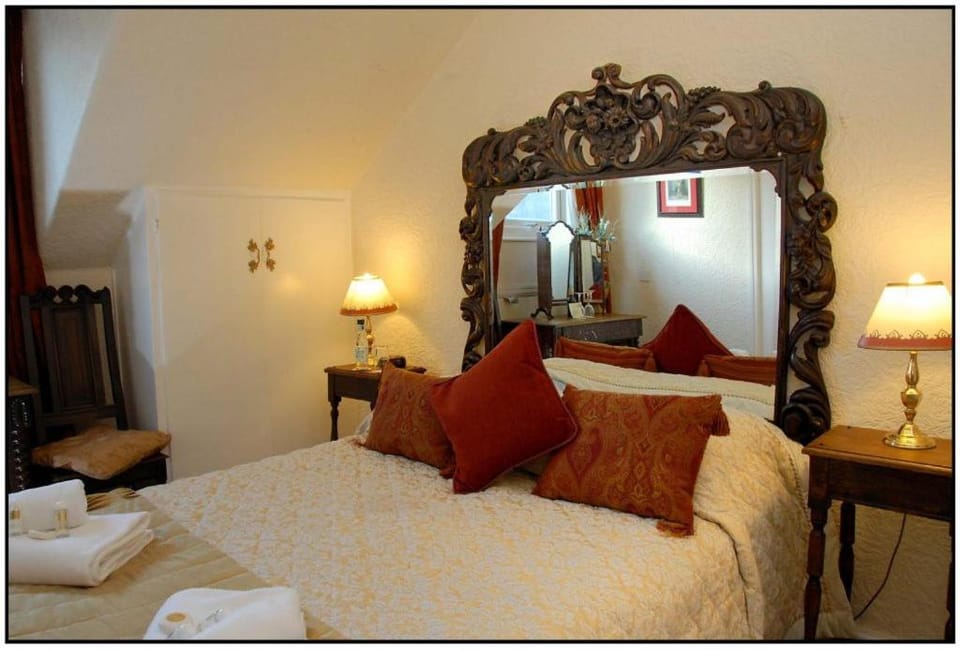 Ye Olde Nags Head Hotel in Castleton