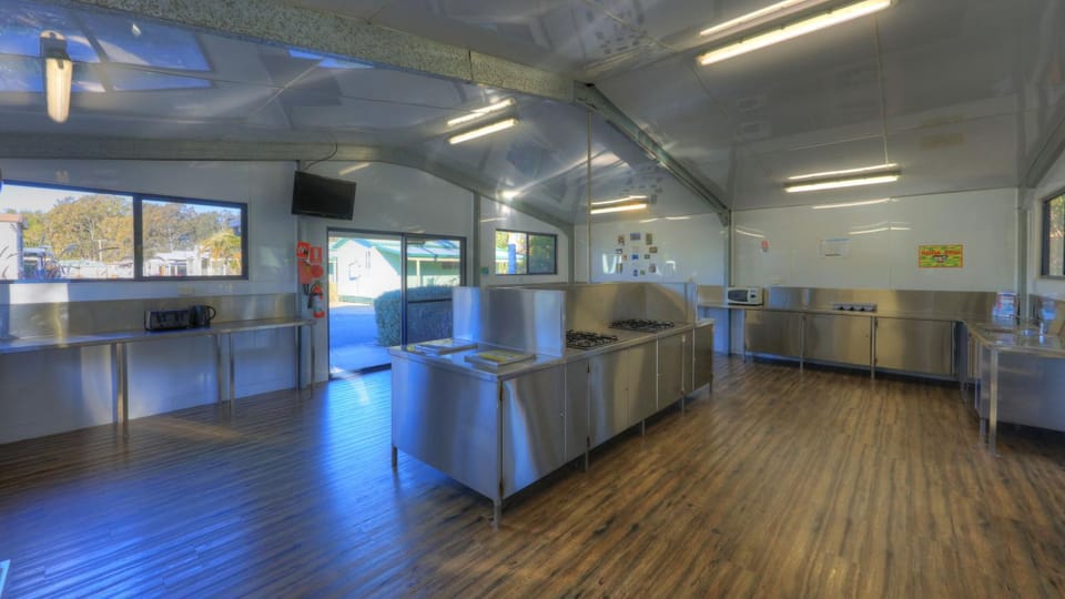 Kitchen or kitchenette, Communal kitchen