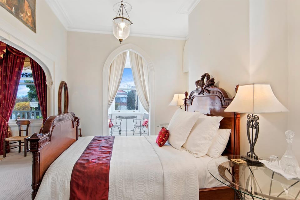 Bed, Photo of the whole room, Decorative detail
