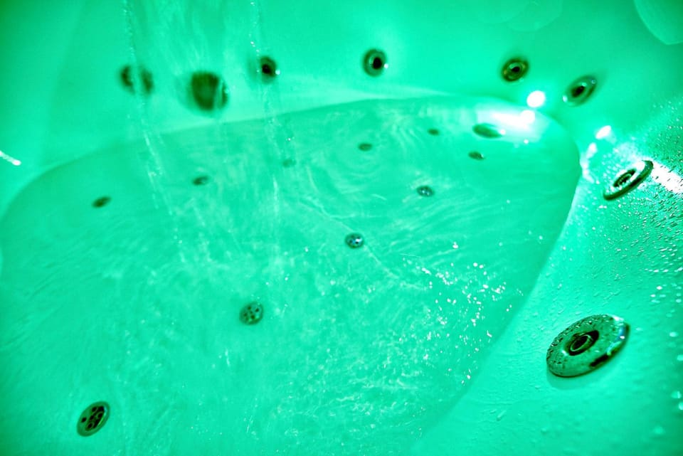 Hot Tub, Hot Tub, Spa and wellness centre/facilities