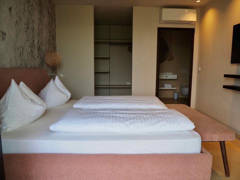 Bed, Photo of the whole room, Bedroom, wardrobe