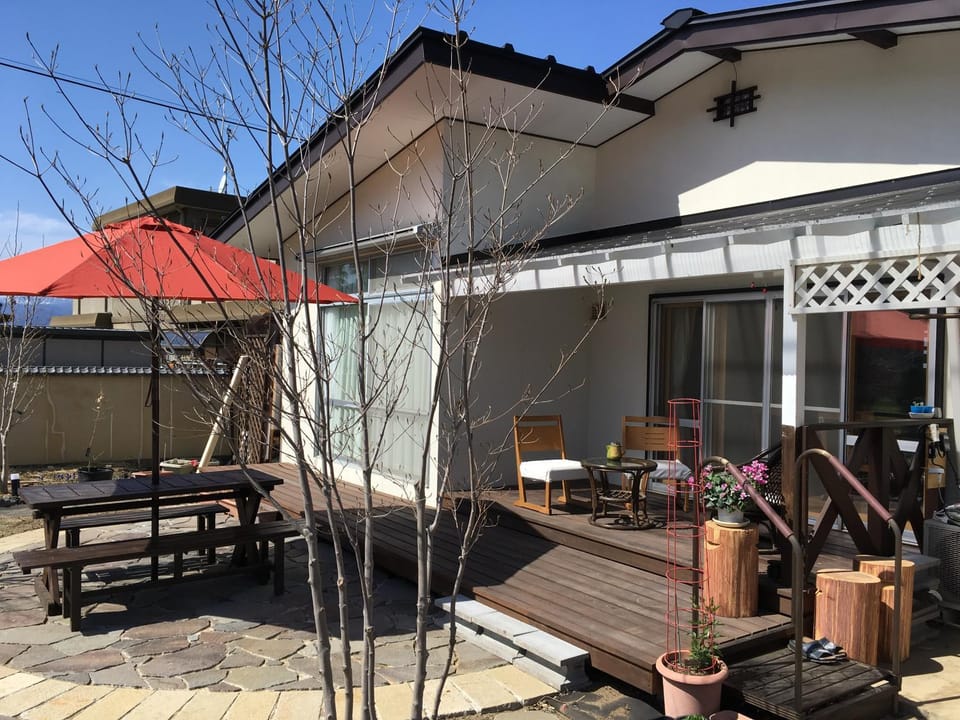 Facade/entrance, Balcony/Terrace